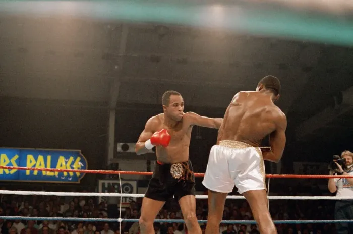 Framed Print : Lloyd Honeyghan vs Marlon Starling for the WBC Welterweight title Framed Print : Lloyd Honeyghan vs Marlon Starling for the WBC Welterweight title