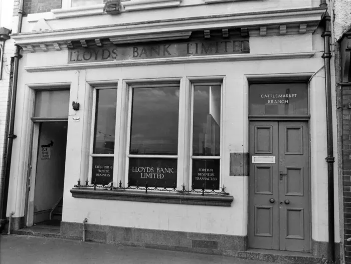Framed Print : Lloyds Bank Cattle Market branch, Newcastle. 1st November 1983 Framed Print : Lloyds Bank Cattle Market branch, Newcastle. 1st November 1983