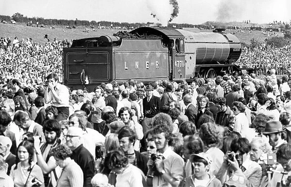 LNER Engine No. 4771 making its way past the crowds on the Shildon to Darlington line at