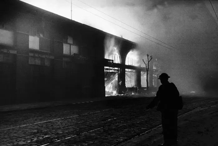Framed Print : London burns after a WW2 air raid Framed Print : London burns after a WW2 air raid