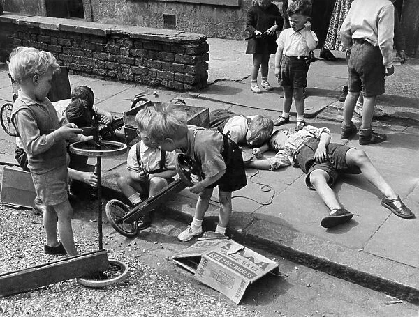 London children prepare for 'Soap Box Derby'June 1950