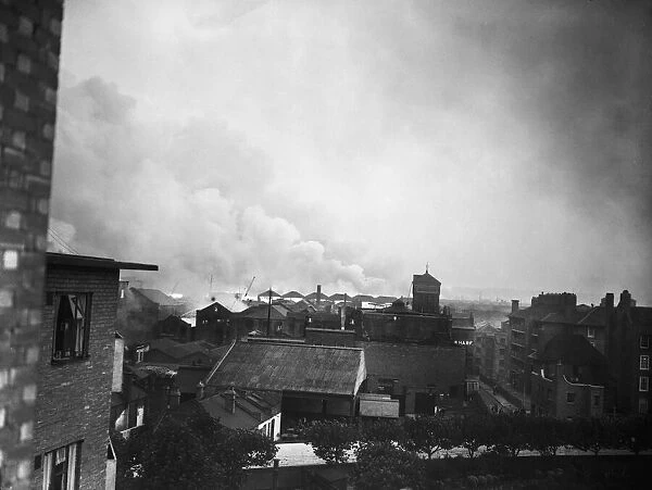 London docks burn as the Luftwaffe drop high explosives