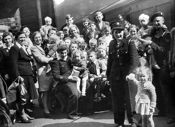 London evacuees heading to the Wirral. July 1944