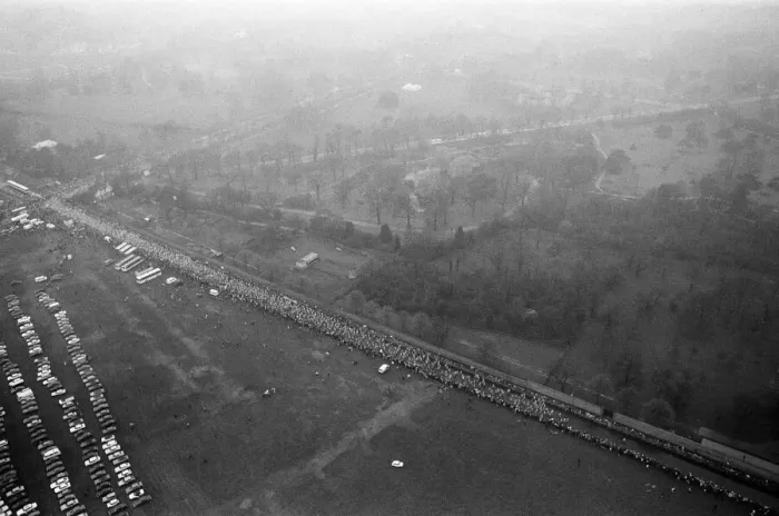 Framed Print : London Marathon 1981, Sponsored by Gillette, Sunday 29th March 1981 Framed Print : London Marathon 1981, Sponsored by Gillette, Sunday 29th March 1981
