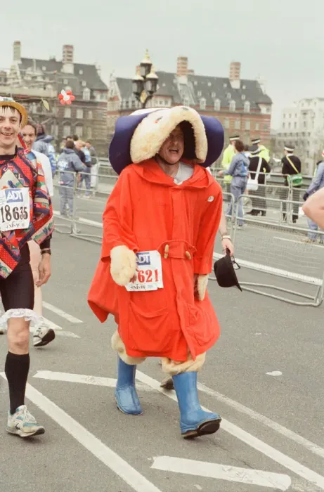 Framed Print : The London Marathon - 1991 Runners in fancy dress run over Westminster Bridge Framed Print : The London Marathon - 1991 Runners in fancy dress run over Westminster Bridge