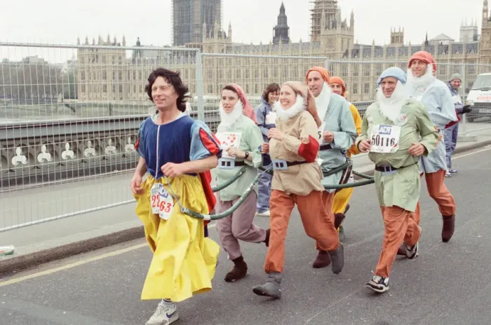 Framed Print : The London Marathon - 1991 Runners in fancy dress run over Westminster Bridge Framed Print : The London Marathon - 1991 Runners in fancy dress run over Westminster Bridge
