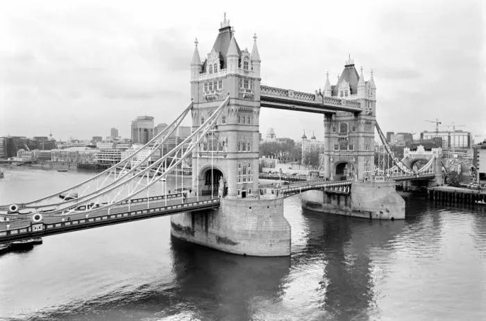Framed Print : London Places: Tower Bridge. February 1987 Framed Print : London Places: Tower Bridge. February 1987