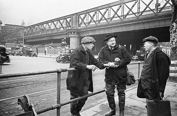 London sewermen seen here with Mirror photographer Bela Zola at Blackfriars