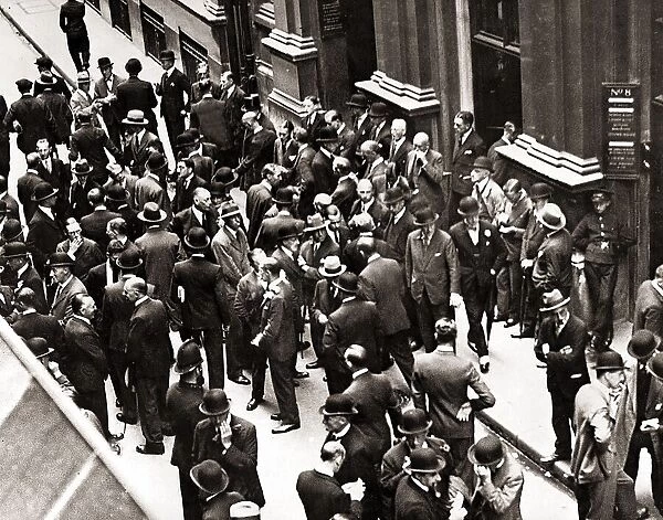 London Stock Exchange Busy men dealing the the buying and selling of shares