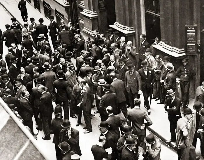 Framed Print : London Stock Exchange Busy men dealing the the buying and selling of shares