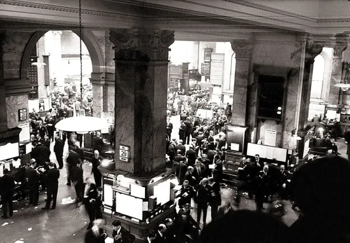 Framed Print : London Stock Exchange Busy men dealing the the buying and selling of shares
