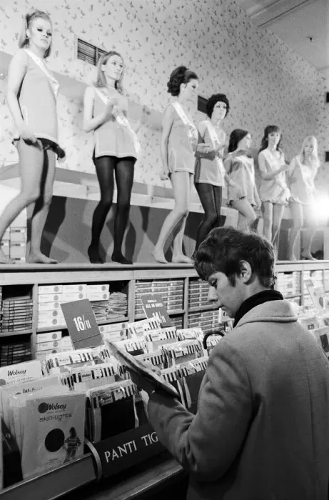 Framed Print : London stores are holding a shopping festival, the Britain is Great