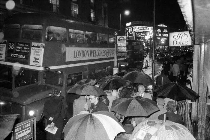 Framed Print : London travellers are soaked by the rain as the end of the 1976 drought is officially Framed Print : London travellers are soaked by the rain as the end of the 1976 drought is officially