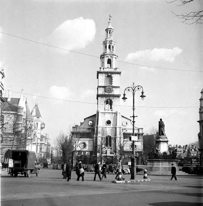Framed Print : London Views Landmarks 1945-1950 St. Clement Danes Church Framed Print : London Views Landmarks 1945-1950 St. Clement Danes Church