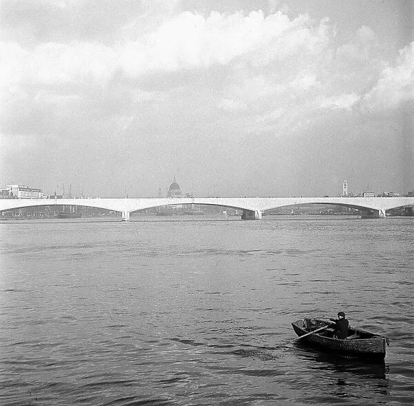 London Views Landmarks 1945-1950 Waterloo Bridge opened in December 1945 Man