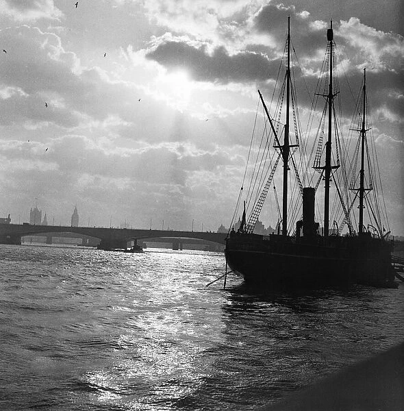 London Views Thames River 1945-1950 Discovery, Captian Scott