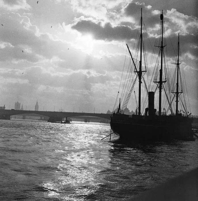 Framed Print : London Views Thames River 1945-1950 Discovery, Captian Scott Framed Print : London Views Thames River 1945-1950 Discovery, Captian Scott
