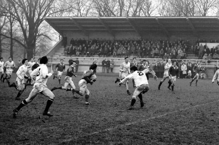 Framed Print : London Welsh v. Swansea. Andy Morgan breaks away through the field Swanseas No Framed Print : London Welsh v. Swansea. Andy Morgan breaks away through the field Swanseas No