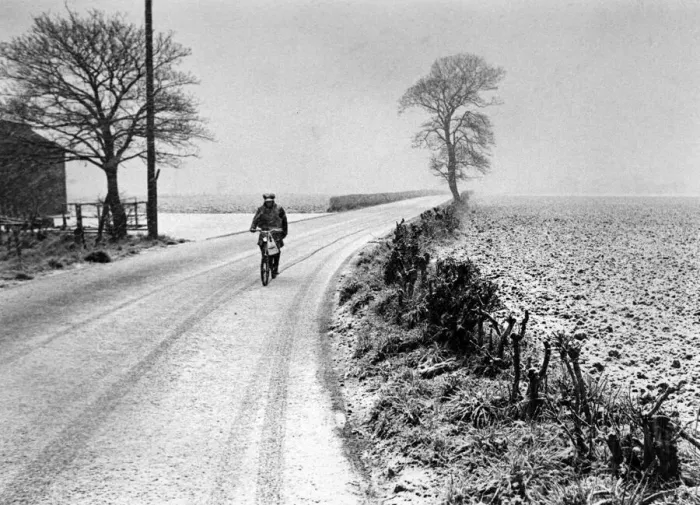 Framed Print : A lone cyclist pedals through the blizzard at Aughton, Lancashire. 26th March 1975 Framed Print : A lone cyclist pedals through the blizzard at Aughton, Lancashire. 26th March 1975