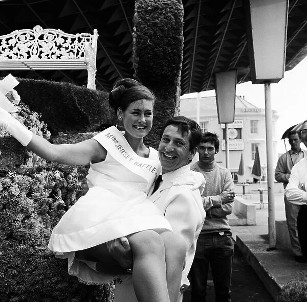 Lonnie Donegan carries Miss Shirley Knowles, Mrs Jersey Battle of Flowers 1967