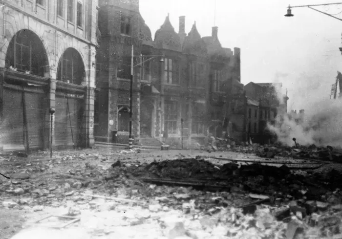 Framed Print : Looking down Wind Street from Castle Street, Swansea, after Nazi air-raid attacks Framed Print : Looking down Wind Street from Castle Street, Swansea, after Nazi air-raid attacks