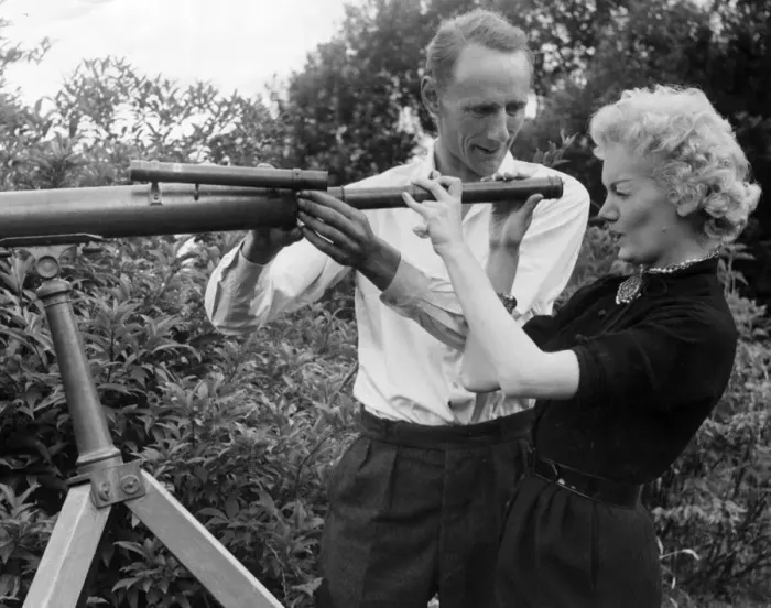 Framed Print : Lord Kilbracken and Vicki Benet photographed together at Lord Kilbracken