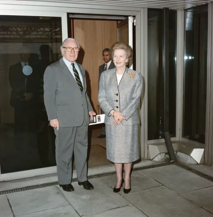 Framed Print : Lord King and Mrs Thatcher leaving Heathrow for New York on concorde - she is going to Framed Print : Lord King and Mrs Thatcher leaving Heathrow for New York on concorde - she is going to