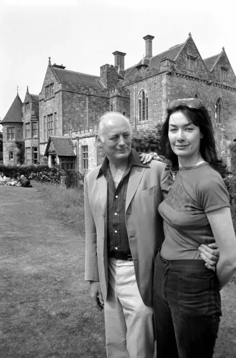 Framed Print : Lord and Lady Montagu in front of their home Palace House Beaulieu Hants. June 1976