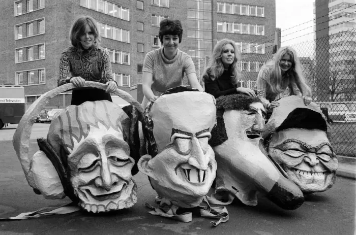 Framed Print : Lord Mayors Show in London November 1970 Effigies of l-r Kenny Everett David