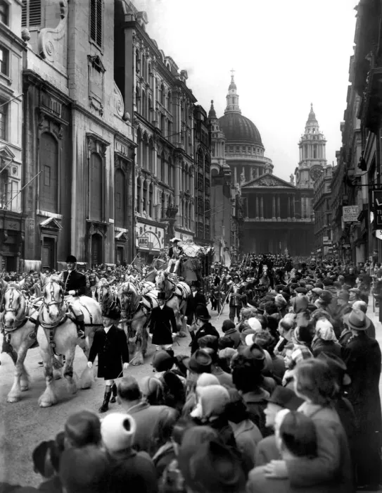 Framed Print : The Lord Mayorss Show. General view showing The Lord Mayors coach