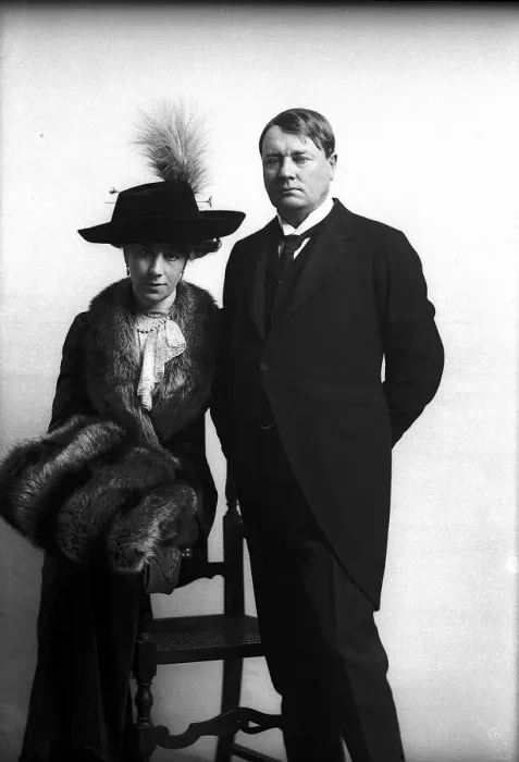 Framed Print : Lord Northcliffe Newspaper Tycoon and Lady Northcliffe Circa 1900 Framed Print : Lord Northcliffe Newspaper Tycoon and Lady Northcliffe Circa 1900