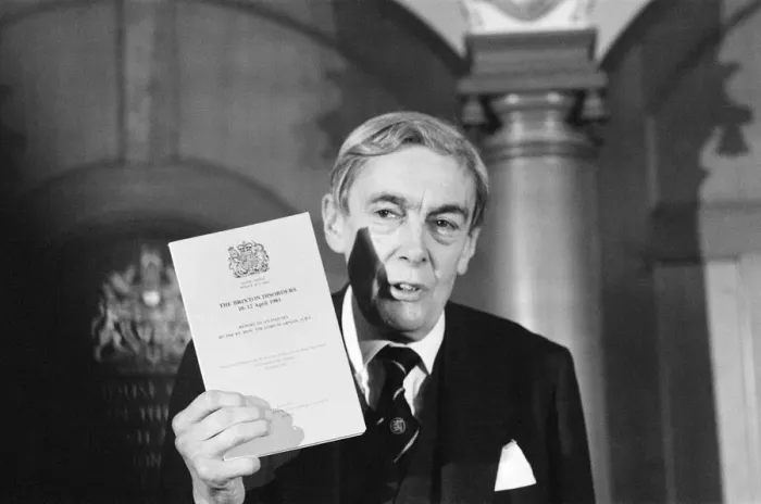 Framed Print : Lord Scarman, new press conference to release his report into The Brixton Disorders 10-12 Framed Print : Lord Scarman, new press conference to release his report into The Brixton Disorders 10-12