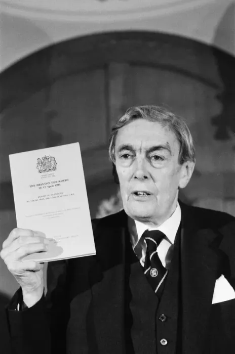 Framed Print : Lord Scarman, new press conference to release his report into The Brixton Disorders 10-12 Framed Print : Lord Scarman, new press conference to release his report into The Brixton Disorders 10-12