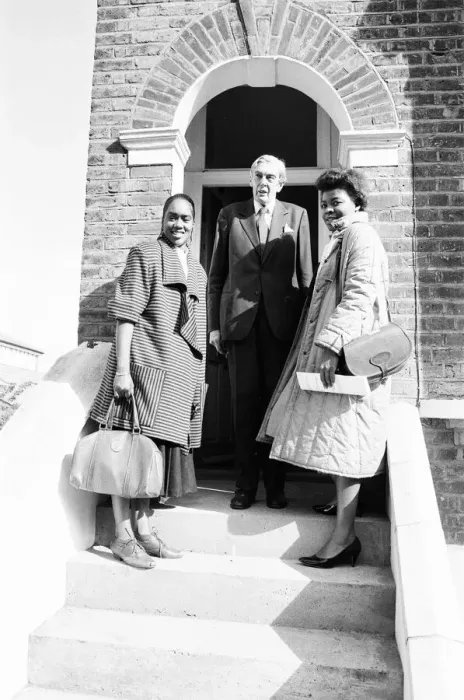 Framed Print : Lord Scarman returns to Brixton, London, Monday 6th October 1986 Framed Print : Lord Scarman returns to Brixton, London, Monday 6th October 1986