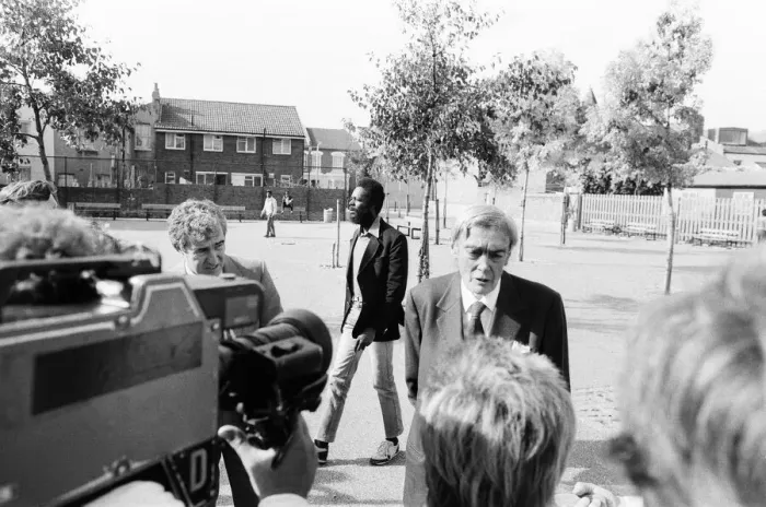 Framed Print : Lord Scarman returns to Brixton, London, Monday 6th October 1986 Framed Print : Lord Scarman returns to Brixton, London, Monday 6th October 1986