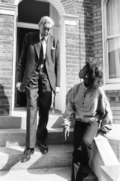 Framed Print : Lord Scarman returns to Brixton, London, Monday 6th October 1986 Framed Print : Lord Scarman returns to Brixton, London, Monday 6th October 1986