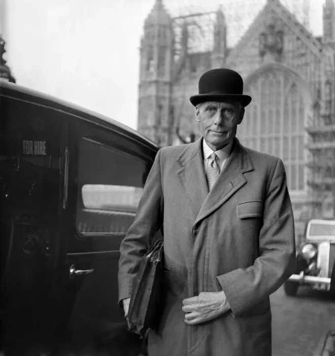 Framed Print : Lords debate on Commercial Television: Earl of Warwick. November 1953 D7065-001