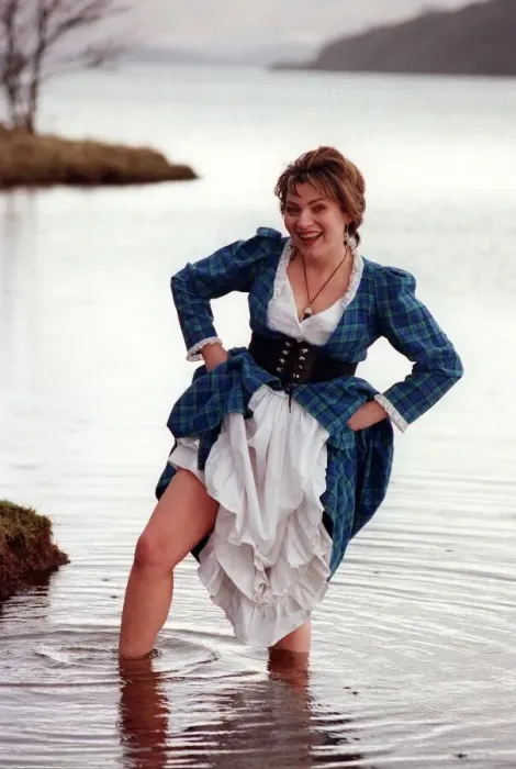 Framed Print : Lorraine Kelly GMTV presenter February 1998 dressed in tartan dress wading in Loch Framed Print : Lorraine Kelly GMTV presenter February 1998 dressed in tartan dress wading in Loch