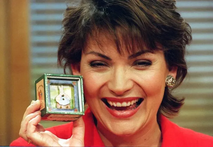 Framed Print : Lorraine Kelly with her love charm Framed Print : Lorraine Kelly with her love charm