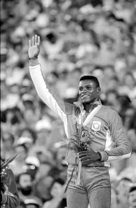 Framed Print : Los Angeles 1984 Carl Lewis celebrates after winning the 200m at the Olympic Games