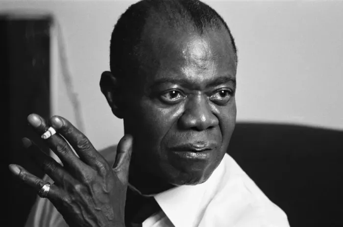 Framed Print : Louis Armstrong photographed whilst on tour circa 1968