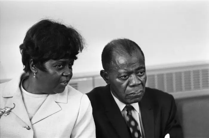 Framed Print : Louis Armstrong pictured with his wife Lucille as he flew into Yeadon Airport Framed Print : Louis Armstrong pictured with his wife Lucille as he flew into Yeadon Airport