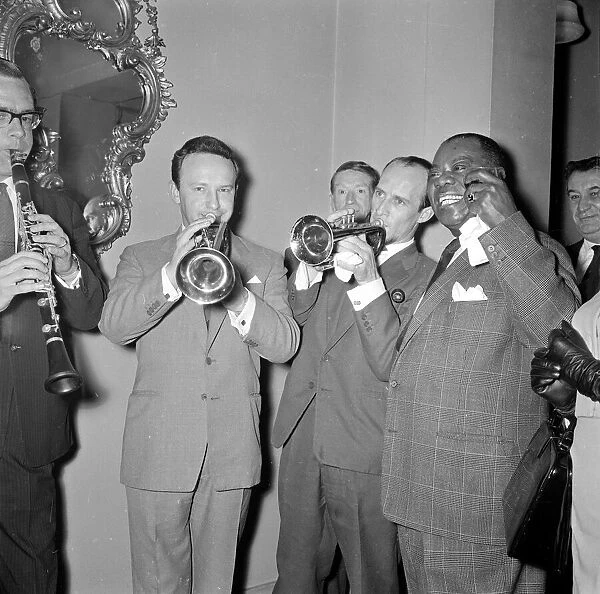 Louis Armstrong seen here with sernaded by a jazz trio during the Daily Mirror lunch for