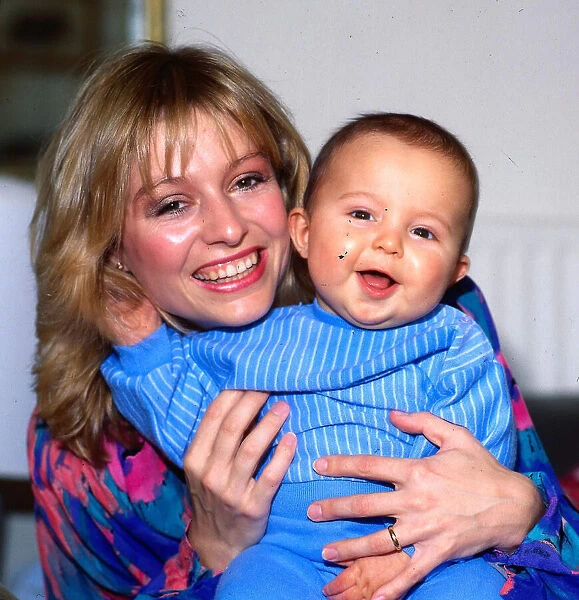 Louise Welsh and baby son Jonathan November 1988 A©mirrorpix