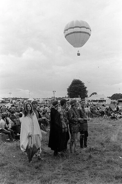 Love in a Woburn Abbey August 1967 Hippies watch flowers dropping from the hot-air