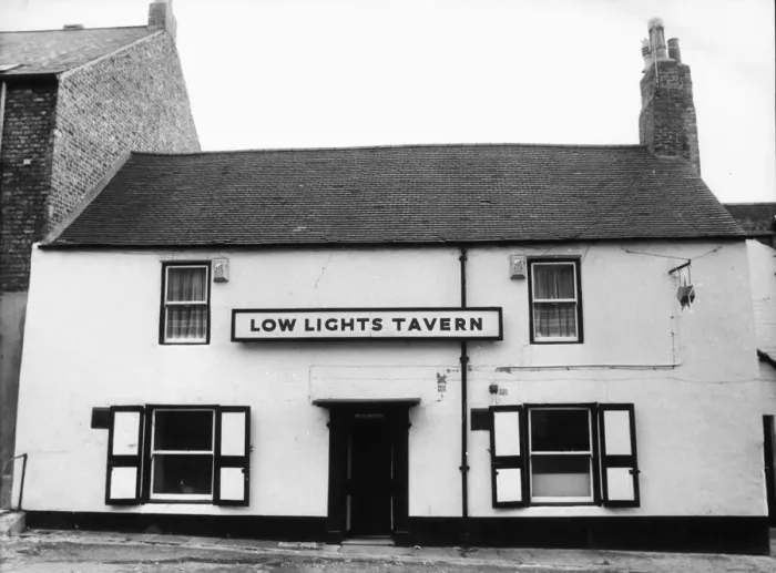 Framed Print : The Low Lights Tavern public house, North Shields 5th November 1984