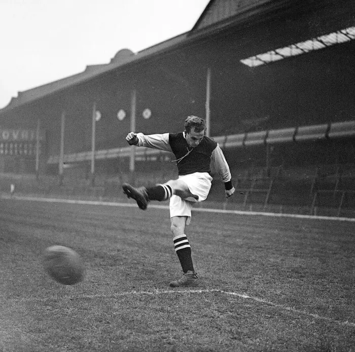 Framed Print : Lowe Aston Villa FC Circa December 1946 - January 1947 Framed Print : Lowe Aston Villa FC Circa December 1946 - January 1947