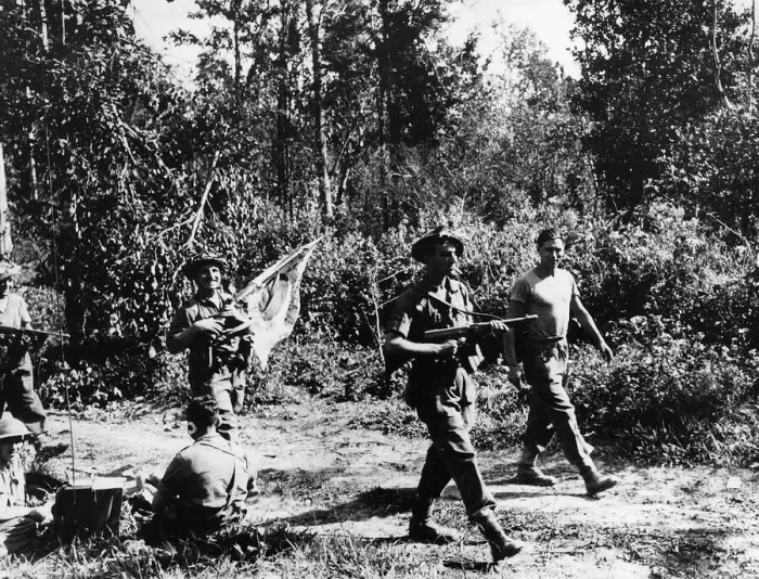 Framed Print : Lt HP Curry (in short sleeved jersey) Sgt A Clynch Private M Glasser Framed Print : Lt HP Curry (in short sleeved jersey) Sgt A Clynch Private M Glasser