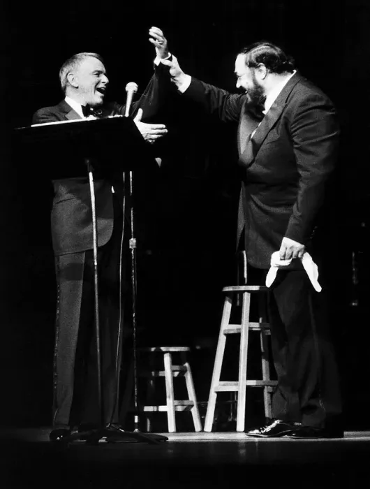 Framed Print : Luciano Pavarotti Opera Singer at a New York Concert with Frank Sinatra Framed Print : Luciano Pavarotti Opera Singer at a New York Concert with Frank Sinatra