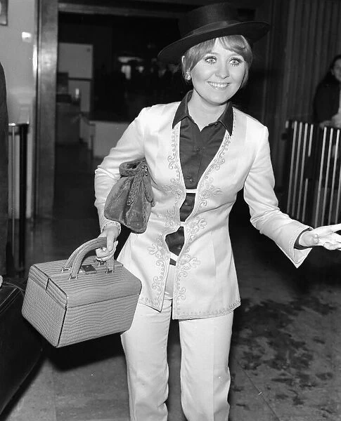 Lulu arriving at Heathrow Airport March 1969 UK Eurovision Song Contest
